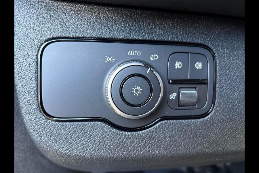 Mercedes-Benz Sprinter 319 L2H2 190PK 9G-TRONIC PRO AUTOMAAT RWD ( BPM VRIJ ) LED GROOT M-BUX GROOT SCHERM AIRCO CRUISE CONTROL CAMERA BUMPERS IN KLEUR 3500KG TREKGEWICHT
