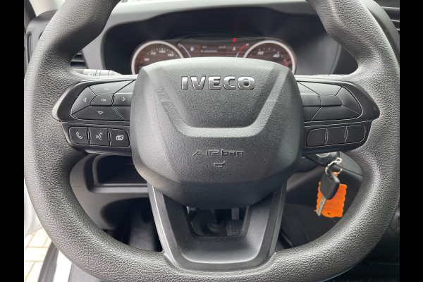 Iveco Daily 35S16V 2.3 L2H2 160pk / vaste prijs rijklaar € 21.950 ex btw / bpm vrij / euro 6 diesel / lease vanaf € 358 / airco / pdc en opstap achter / trekhaak 3500 kg !