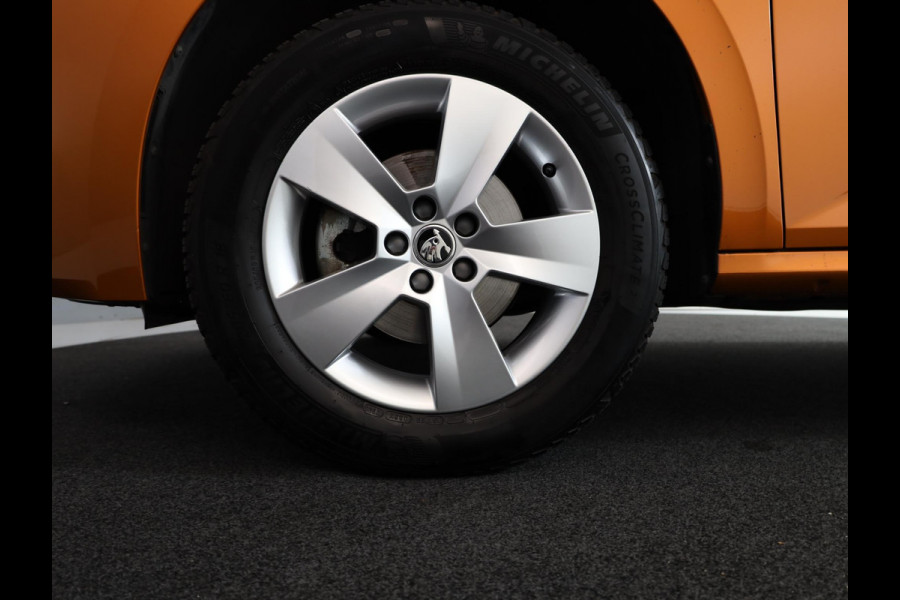Škoda Kamiq 1.0 TSI Ambition 110 pk Automaat (DSG) | Verlengde garantie | Navigatie via App | Parkeersensoren achter | Autom. airco | LED koplampen |
