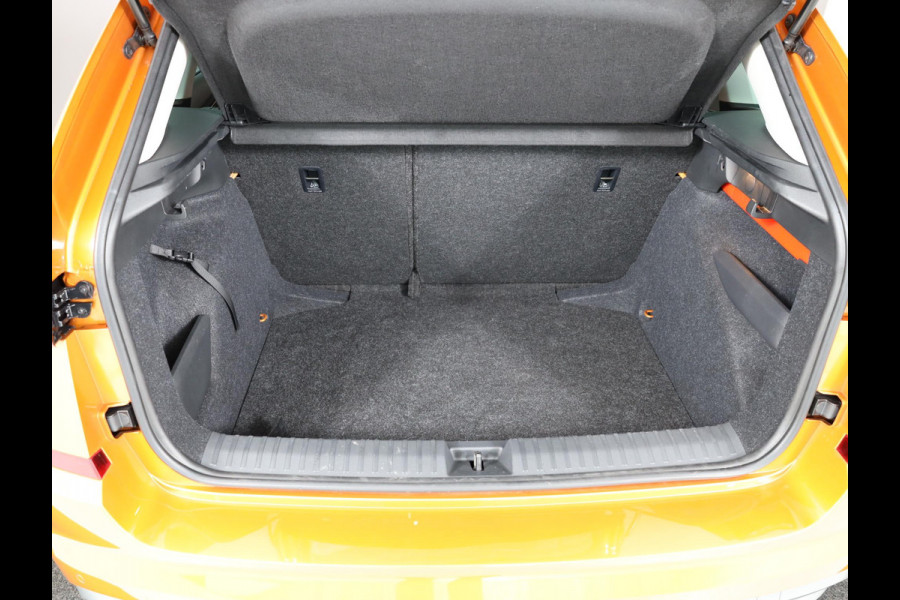 Škoda Kamiq 1.0 TSI Ambition 110 pk Automaat (DSG) | Verlengde garantie | Navigatie via App | Parkeersensoren achter | Autom. airco | LED koplampen |