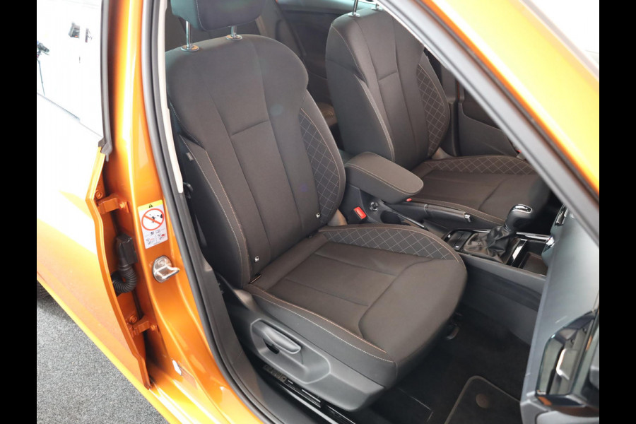 Škoda Kamiq 1.0 TSI Ambition 110 pk Automaat (DSG) | Verlengde garantie | Navigatie via App | Parkeersensoren achter | Autom. airco | LED koplampen |