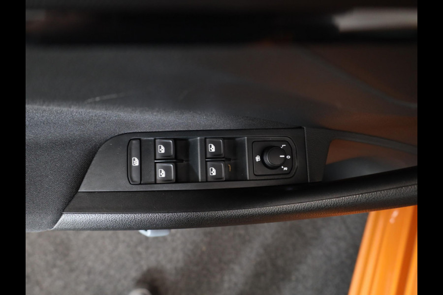 Škoda Kamiq 1.0 TSI Ambition 110 pk Automaat (DSG) | Verlengde garantie | Navigatie via App | Parkeersensoren achter | Autom. airco | LED koplampen |