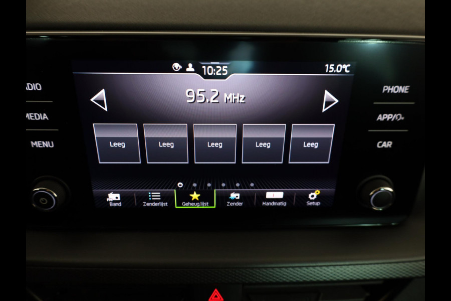 Škoda Kamiq 1.0 TSI Ambition 110 pk Automaat (DSG) | Verlengde garantie | Navigatie via App | Parkeersensoren achter | Autom. airco | LED koplampen |