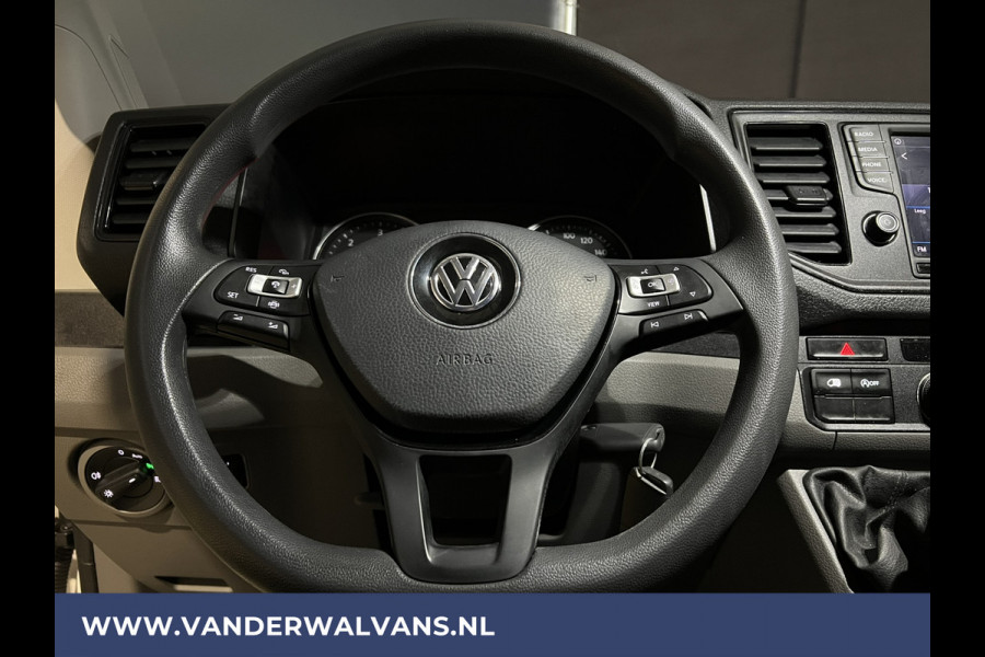 Volkswagen Crafter 2.0 TDI 141pk L3H2 L2H1 Euro6 Airco | Camera | Navigatie | Apple Carplay | Adaptieve Cruisecontrol Android Auto, Parkeersensoren, Stoelverwarming, Bijrijdersbank