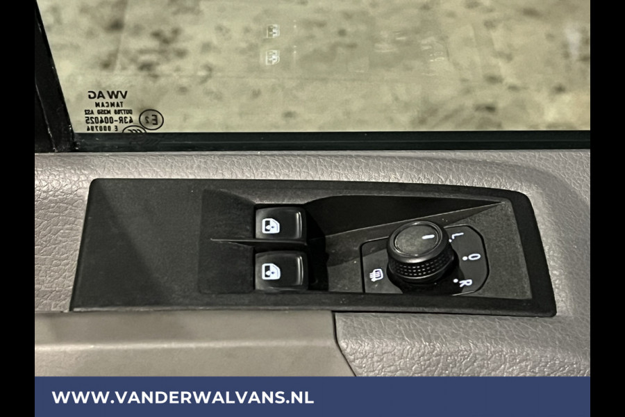 Volkswagen Crafter 2.0 TDI 141pk L3H2 L2H1 Euro6 Airco | Camera | Navigatie | Apple Carplay | Adaptieve Cruisecontrol Android Auto, Parkeersensoren, Stoelverwarming, Bijrijdersbank
