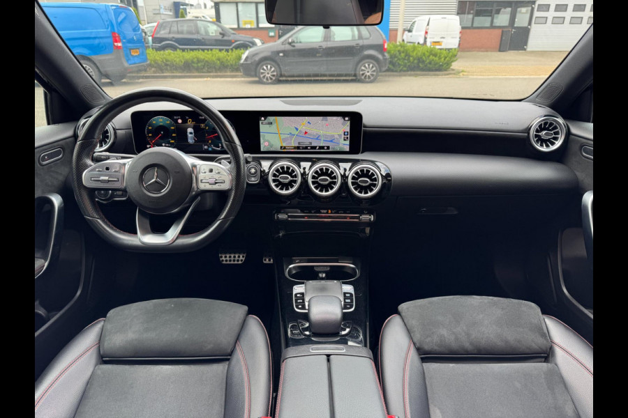 Mercedes-Benz A-Klasse A250 AUT AMG LED Pano Widescreen Navi