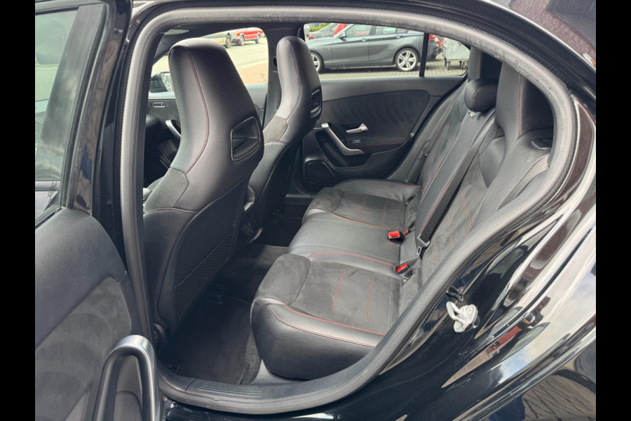 Mercedes-Benz A-Klasse A250 AUT AMG LED Pano Widescreen Navi