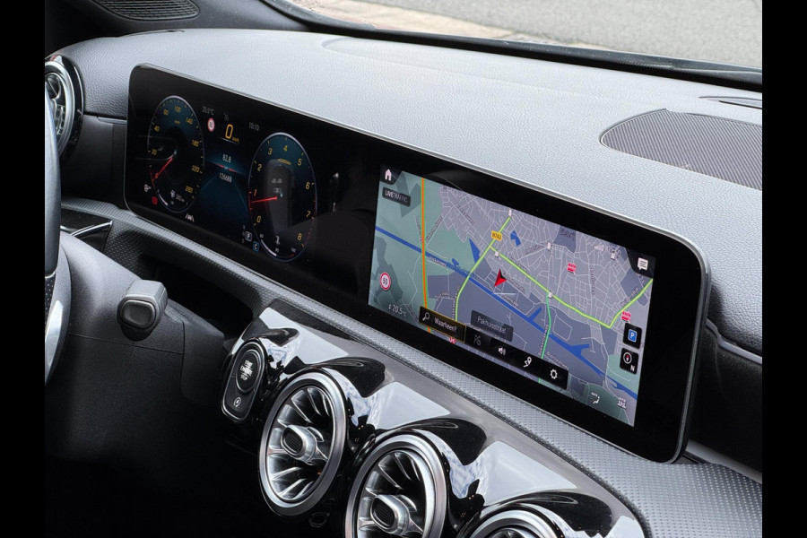Mercedes-Benz A-Klasse A250 AUT AMG LED Pano Widescreen Navi