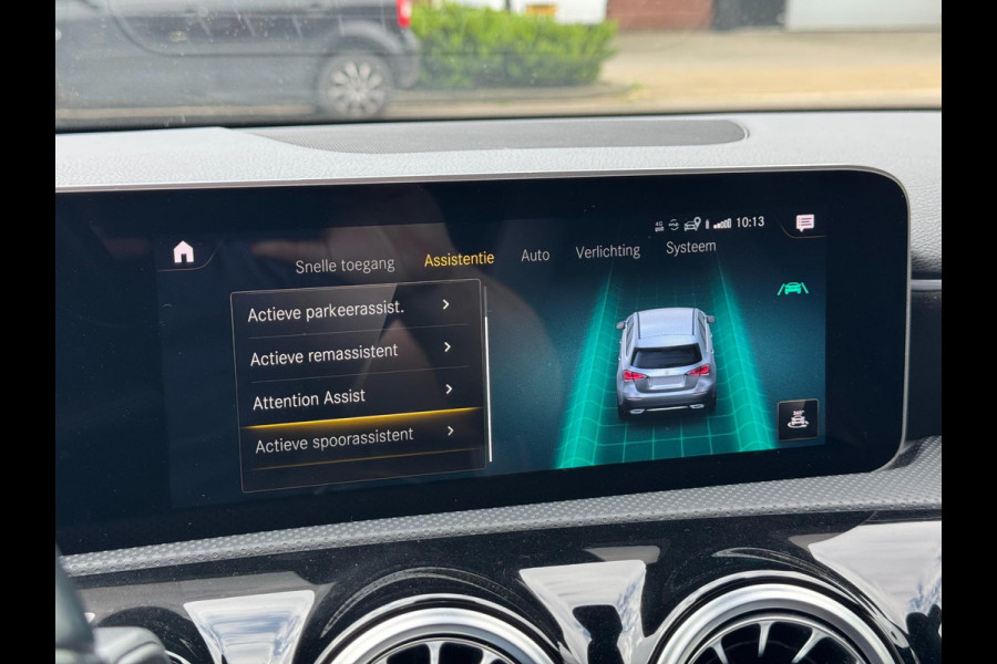 Mercedes-Benz A-Klasse A250 AUT AMG LED Pano Widescreen Navi
