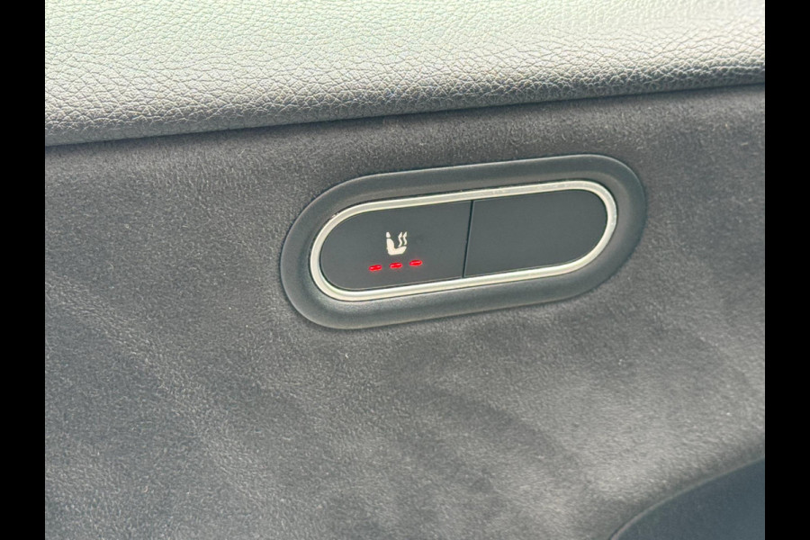 Mercedes-Benz A-Klasse A250 AUT AMG LED Pano Widescreen Navi