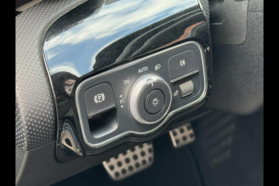 Mercedes-Benz A-Klasse A250 AUT AMG LED Pano Widescreen Navi