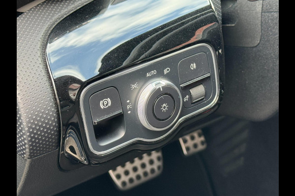 Mercedes-Benz A-Klasse A250 AUT AMG LED Pano Widescreen Navi