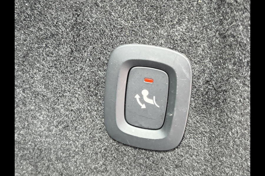 Volvo XC60 2.0 T5 Momentum Pro | ACC | Leder | Trekhaak | Pano | Intellisafe Pro Line | Navi |
