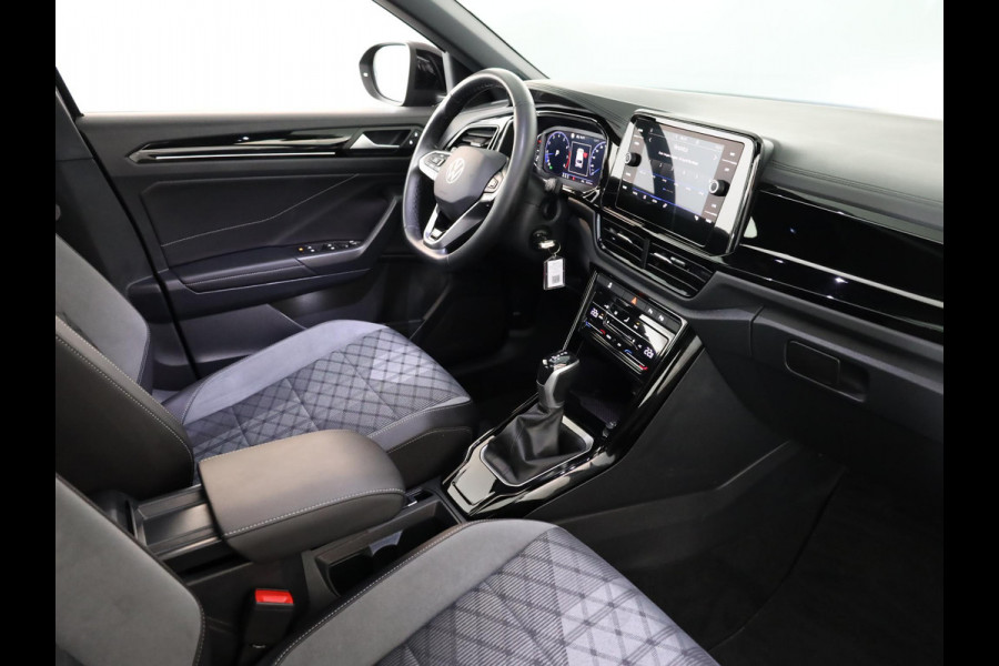 Volkswagen T-Roc 1.5 TSI R-Line 150 PK DSG (Automaat) | Verlengde garantie |  Panorama dak | Black Style | Parkeercamera | Matrix koplampen |