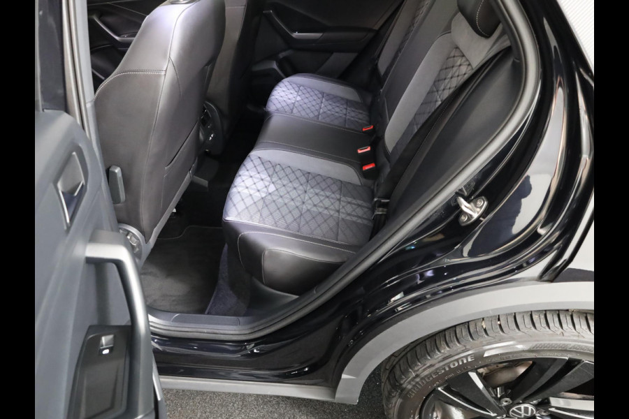Volkswagen T-Roc 1.5 TSI R-Line 150 PK DSG (Automaat) | Verlengde garantie |  Panorama dak | Black Style | Parkeercamera | Matrix koplampen |