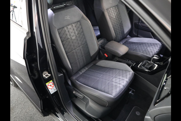 Volkswagen T-Roc 1.5 TSI R-Line 150 PK DSG (Automaat) | Verlengde garantie |  Panorama dak | Black Style | Parkeercamera | Matrix koplampen |