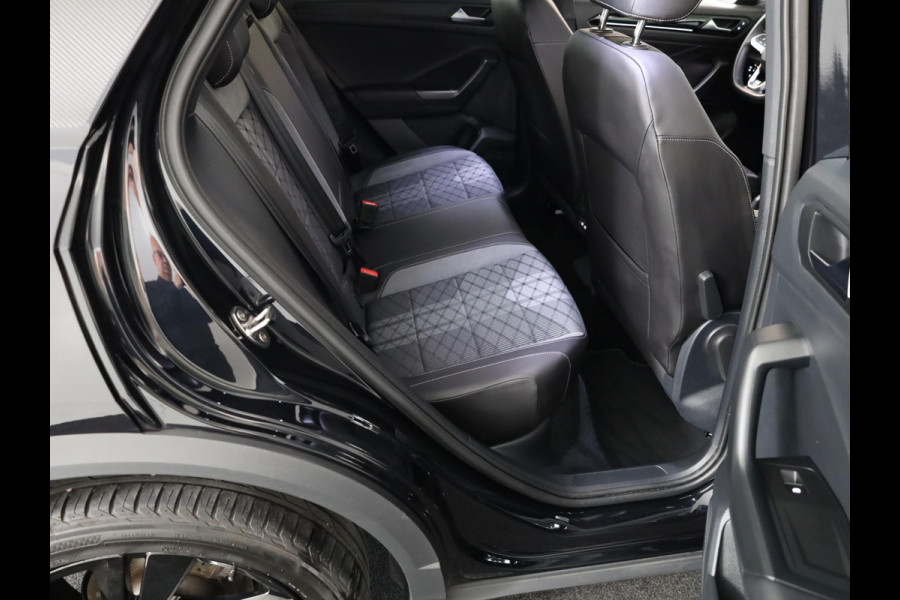 Volkswagen T-Roc 1.5 TSI R-Line 150 PK DSG (Automaat) | Verlengde garantie |  Panorama dak | Black Style | Parkeercamera | Matrix koplampen |