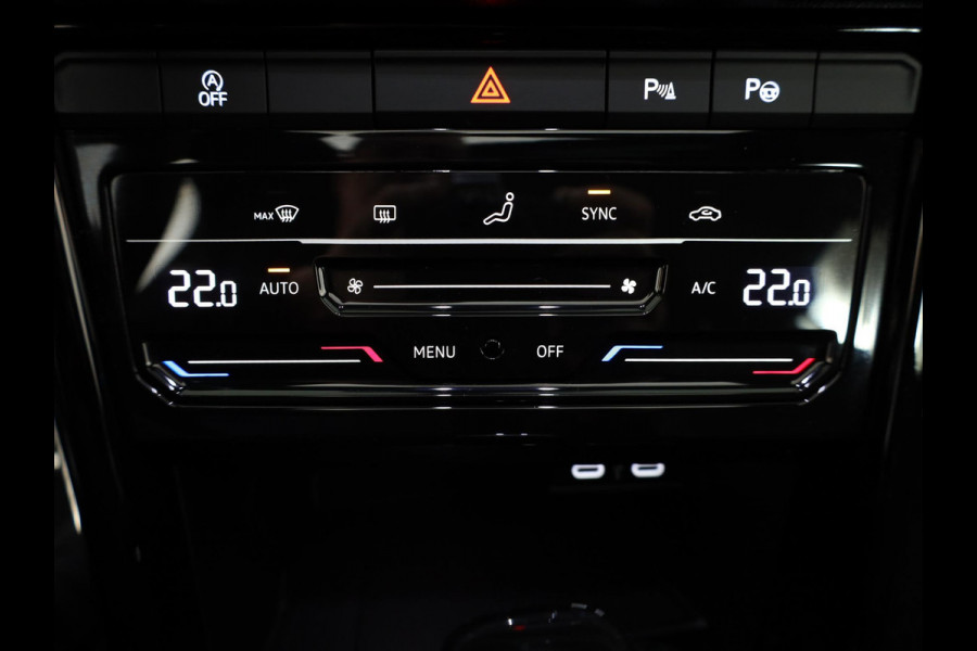 Volkswagen T-Roc 1.5 TSI R-Line 150 PK DSG (Automaat) | Verlengde garantie |  Panorama dak | Black Style | Parkeercamera | Matrix koplampen |