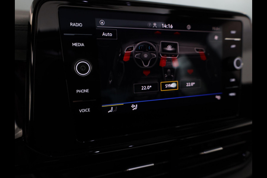 Volkswagen T-Roc 1.5 TSI R-Line 150 PK DSG (Automaat) | Verlengde garantie |  Panorama dak | Black Style | Parkeercamera | Matrix koplampen |