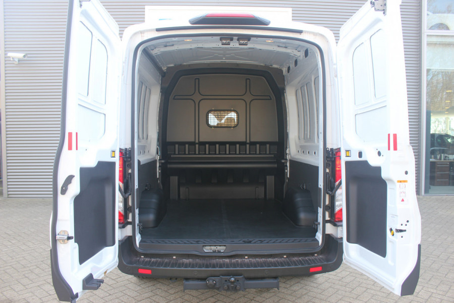 Ford Transit 350 2.0 TDCI 165pk L3H2 Dubbel Cabine Trend 6 zits - Carplay - Trekhaak - Camera - 2800kg Trekgewicht - Rijklaar