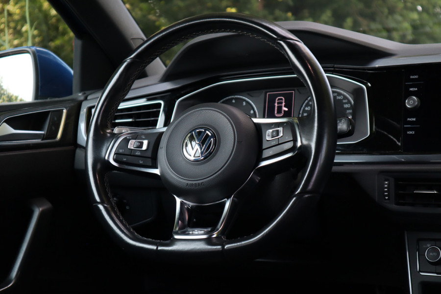 Volkswagen Polo 1.5 TSI Highline Business R | Automaat | Panoramadak |