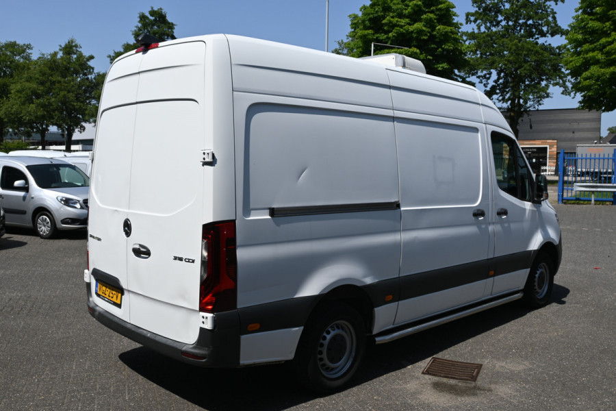 Mercedes-Benz Sprinter 316 CDI L2H2 Harderwijk KOEL/VRIES D/N Thermo King 3500 kg Trekgewicht, LED, MBUX navigatie met camera, Leder stuurwiel
