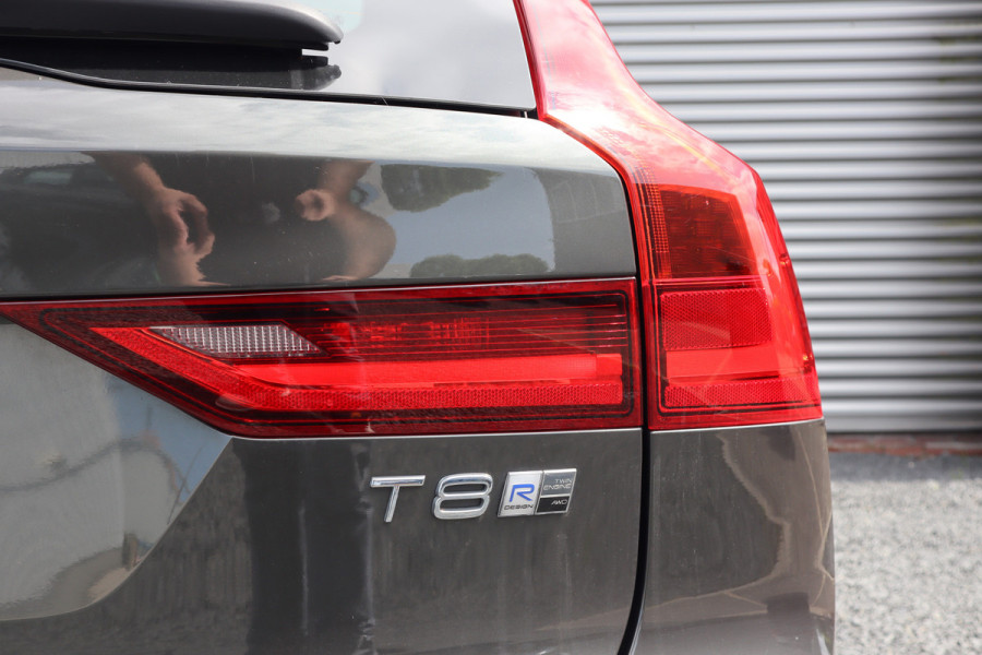Volvo V90 2.0 T8 AWD R-Design Panorama dak / Adaptieve Cruise / Camera / Pine Grey
