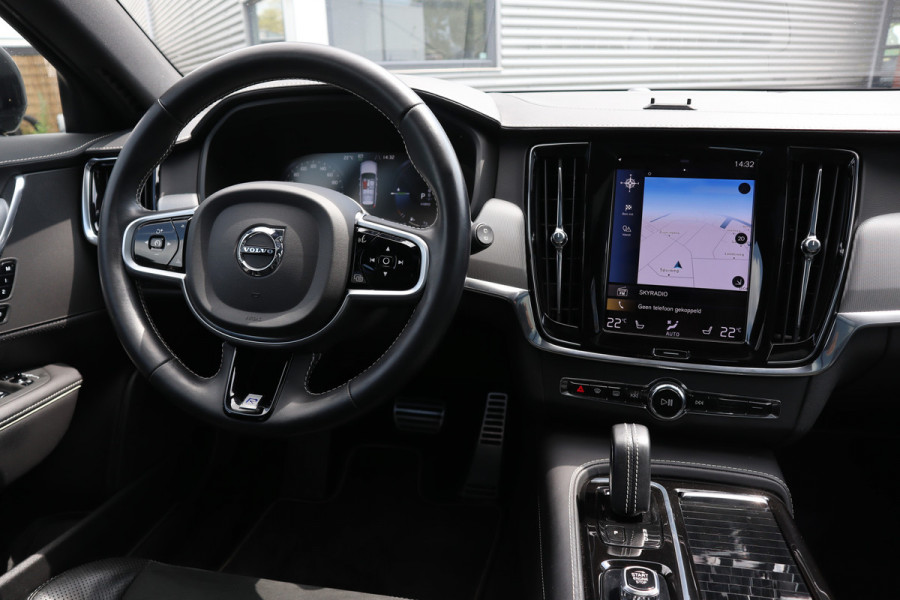 Volvo V90 2.0 T8 AWD R-Design Panorama dak / Adaptieve Cruise / Camera / Pine Grey