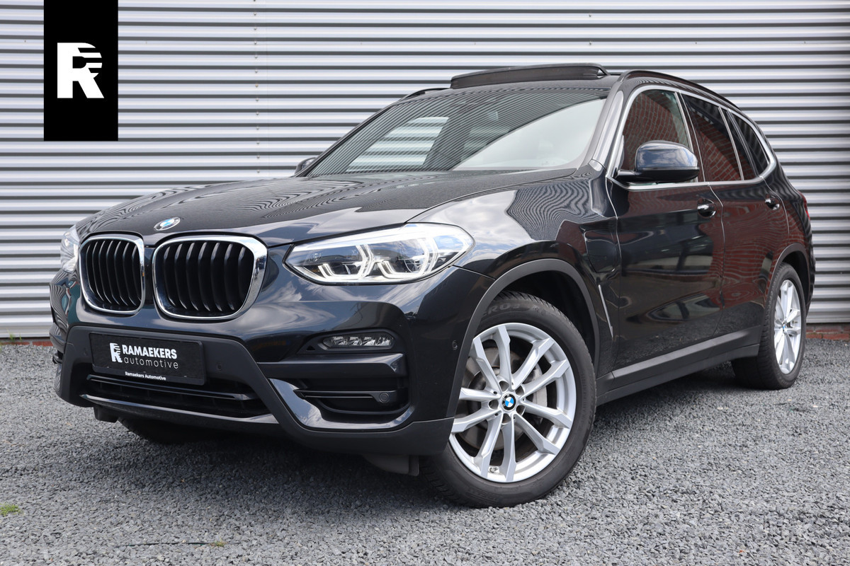 BMW X3 xDrive30e Pano / Trekhaak / 19inch / Camera / LED BMW X3 xDrive30e Pano / Trekhaak / 19inch / Camera / LED