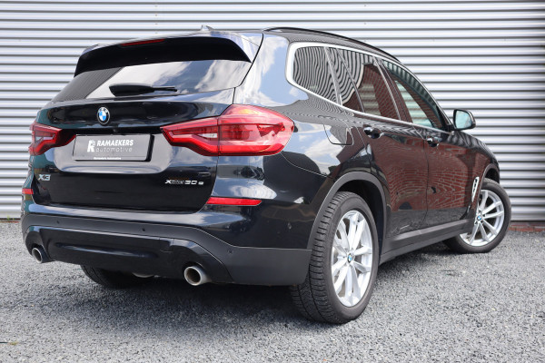 BMW X3 xDrive30e Pano / Trekhaak / 19inch / Camera / LED