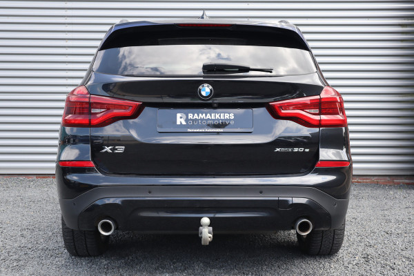 BMW X3 xDrive30e Pano / Trekhaak / 19inch / Camera / LED