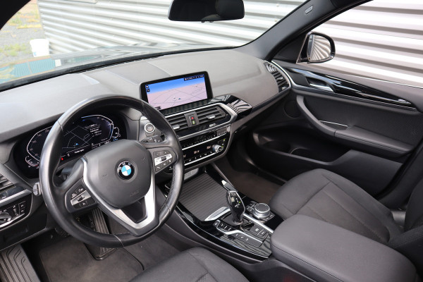 BMW X3 xDrive30e Pano / Trekhaak / 19inch / Camera / LED