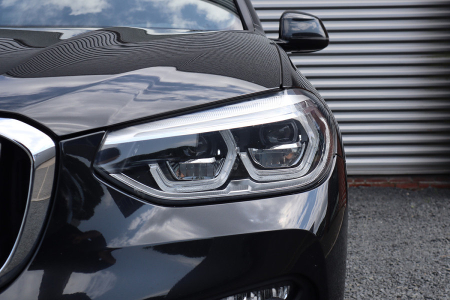 BMW X3 xDrive30e Pano / Trekhaak / 19inch / Camera / LED