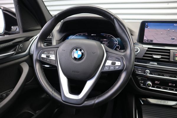 BMW X3 xDrive30e Pano / Trekhaak / 19inch / Camera / LED