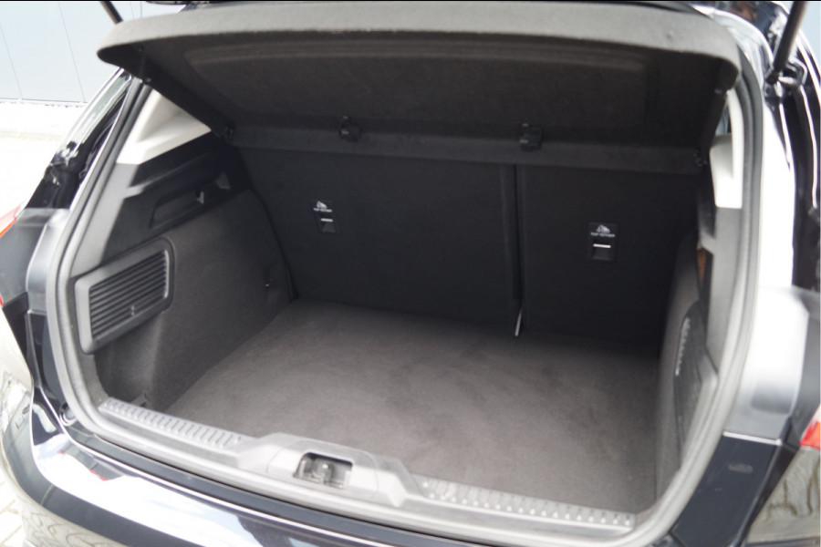 Ford Focus 1.0 EcoBoost Hybrid Active Business | Navigatie | Winter Pack | Achteruitrijcamera