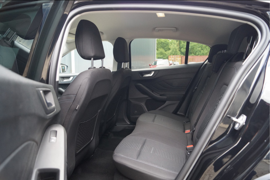 Ford Focus 1.0 EcoBoost Hybrid Active Business | Navigatie | Winter Pack | Achteruitrijcamera