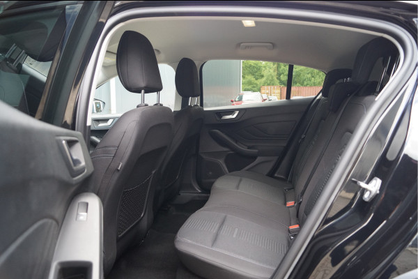 Ford Focus 1.0 EcoBoost Hybrid Active Business | Navigatie | Winter Pack | Achteruitrijcamera