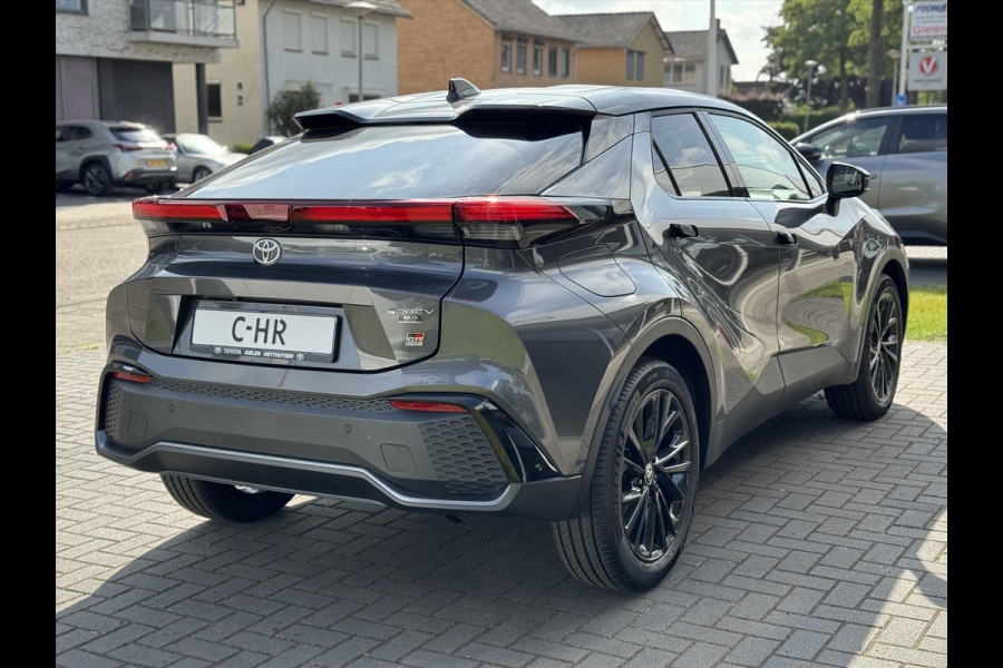 Toyota C-HR Plug-in Hybrid 223pk GR Sport | Stoel + Stuurverwarming, Elektrische achterklep, Groot scherm, Parkeersensoren, Blind spot