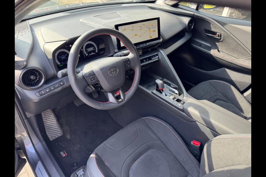 Toyota C-HR Plug-in Hybrid 223pk GR Sport | Stoel + Stuurverwarming, Elektrische achterklep, Groot scherm, Parkeersensoren, Blind spot