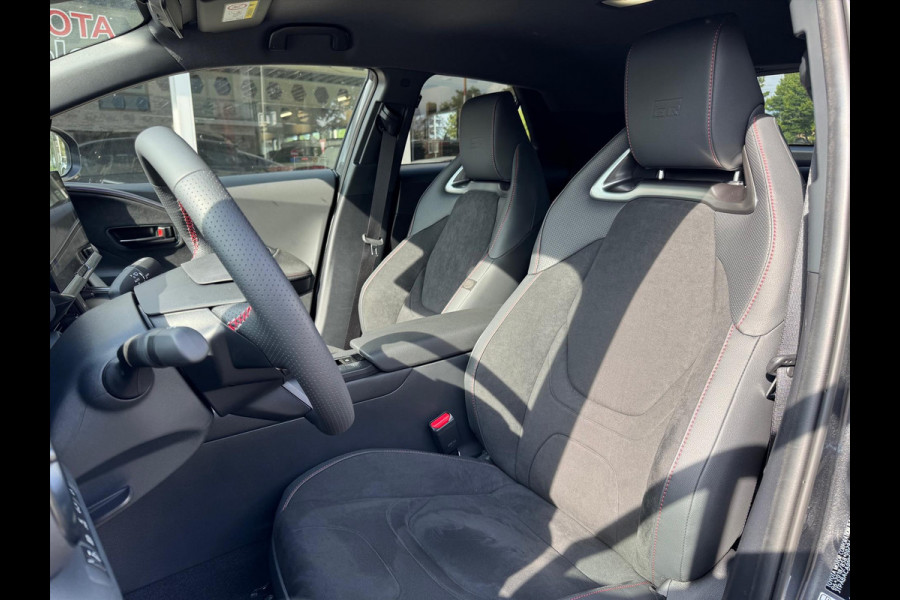 Toyota C-HR Plug-in Hybrid 223pk GR Sport | Stoel + Stuurverwarming, Elektrische achterklep, Groot scherm, Parkeersensoren, Blind spot