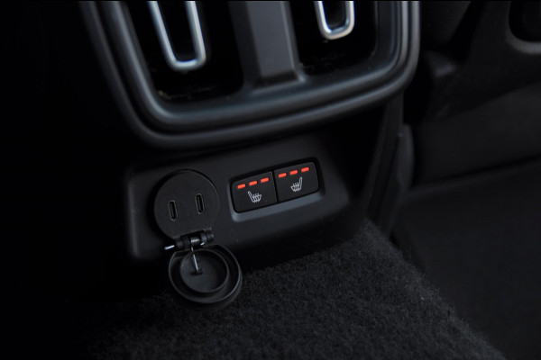 Polestar 2 Long Range Dual Motor Launch Edition / Adaptieve cruise Control / 408PK / BLIS / 20” Velgen / Elektrische achterklep / Keyless / Elektrische stoelen / Stoel en stuurwielverwarming / Panoramadak