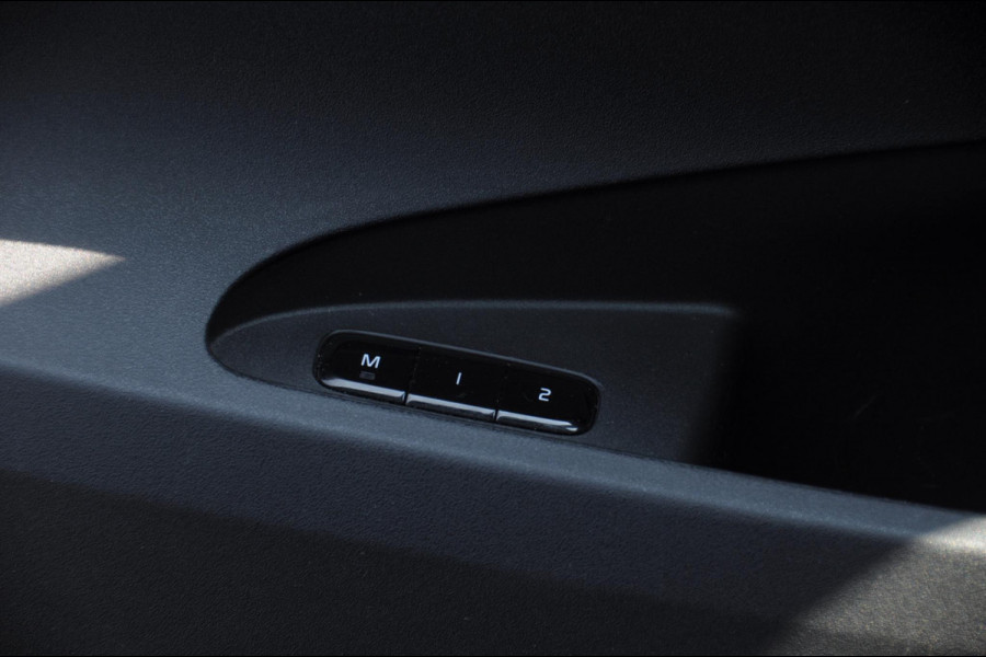 Polestar 2 Long Range Dual Motor Launch Edition / Adaptieve cruise Control / 408PK / BLIS / 20” Velgen / Elektrische achterklep / Keyless / Elektrische stoelen / Stoel en stuurwielverwarming / Panoramadak