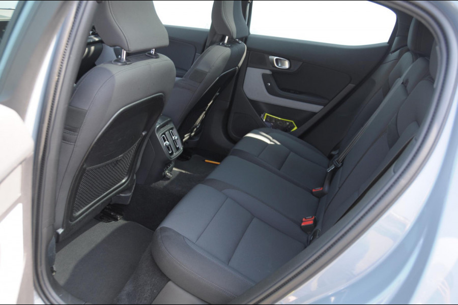 Polestar 2 Long Range Dual Motor Launch Edition / Adaptieve cruise Control / 408PK / BLIS / 20” Velgen / Elektrische achterklep / Keyless / Elektrische stoelen / Stoel en stuurwielverwarming / Panoramadak