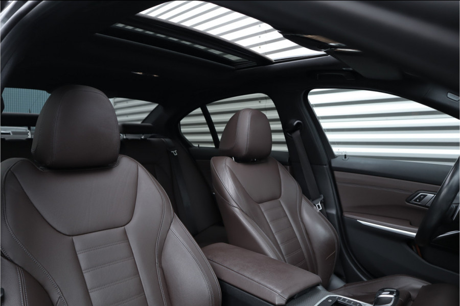 BMW 3-serie 330e High Executive M-Sport Pano / Adaptieve cruise / Laser / Elec stoelen / Trekhaak / Dode hoek /
