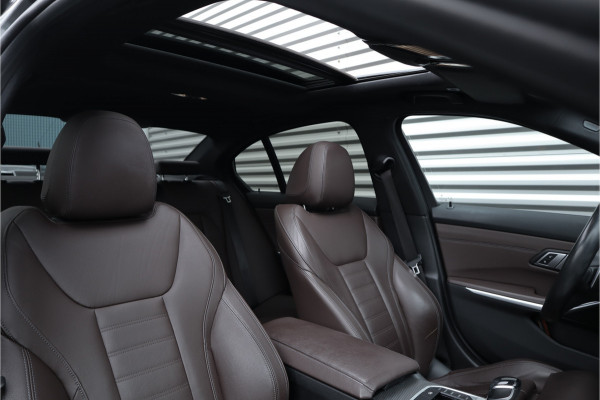 BMW 3-serie 330e High Executive M-Sport Pano / Adaptieve cruise / Laser / Elec stoelen / Trekhaak / Dode hoek /