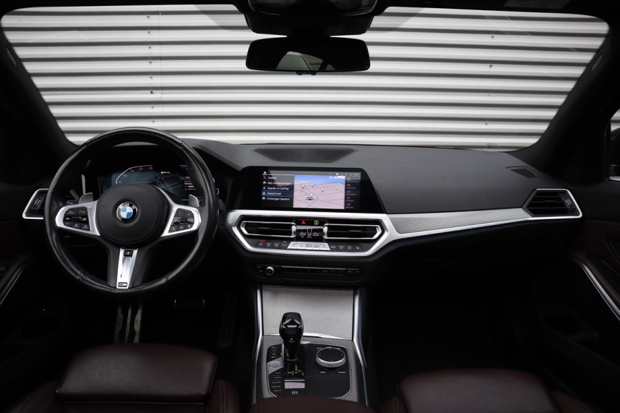 BMW 3-serie 330e High Executive M-Sport Pano / Adaptieve cruise / Laser / Elec stoelen / Trekhaak / Dode hoek /