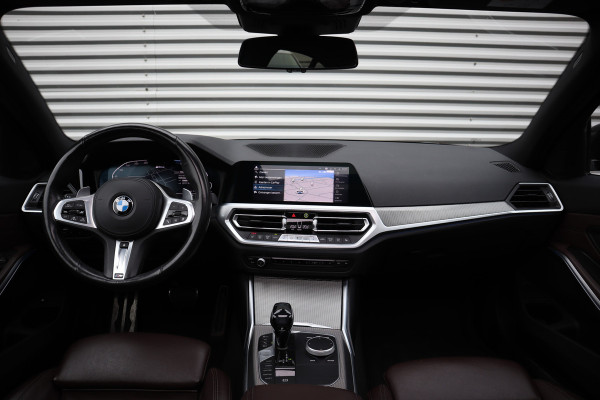 BMW 3-serie 330e High Executive M-Sport Pano / Adaptieve cruise / Laser / Elec stoelen / Trekhaak / Dode hoek /