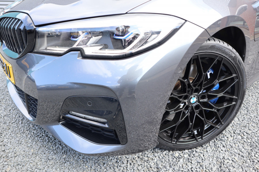 BMW 3-serie 330e High Executive M-Sport Pano / Adaptieve cruise / Laser / Elec stoelen / Trekhaak / Dode hoek /