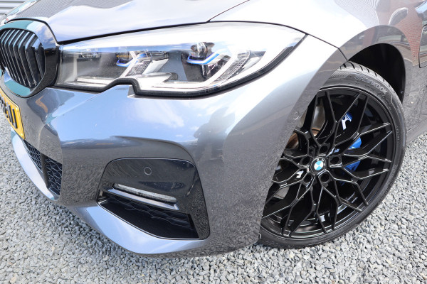 BMW 3-serie 330e High Executive M-Sport Pano / Adaptieve cruise / Laser / Elec stoelen / Trekhaak / Dode hoek /