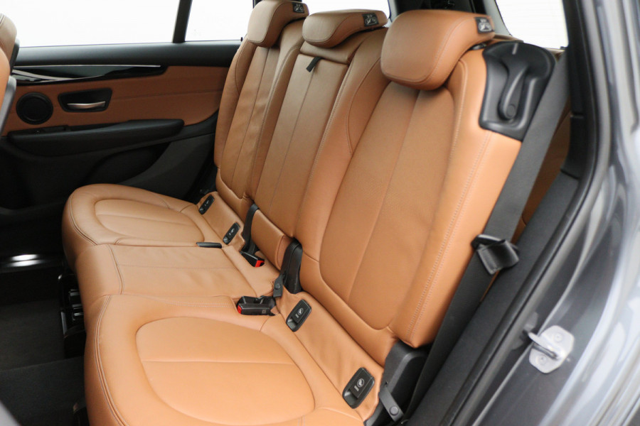 BMW 2 Serie Gran Tourer 218i 7p. Luxury Automaat Leer, Panoramadak, Head-Up, Camera, LED, Navigatie